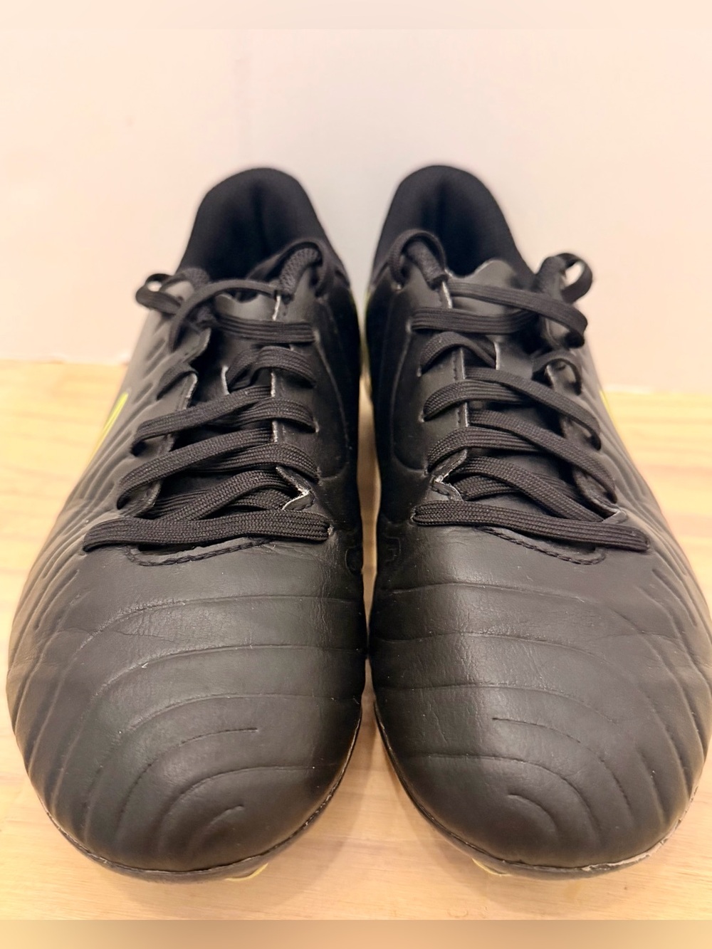 Nike Kids’ Tiempo Legend 10 Club FG Soccer Cleats - Picture 5 of 6